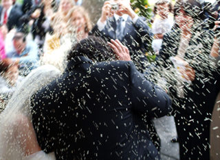 bridalcouplericethrowing Bridal couple rice throwing