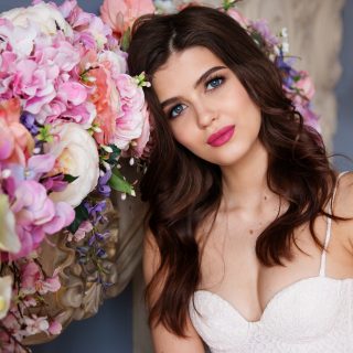 Portrait-of-woman-with-pink-roses Bride