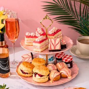 Rosé & Strawberry Sweet Treats Hamper